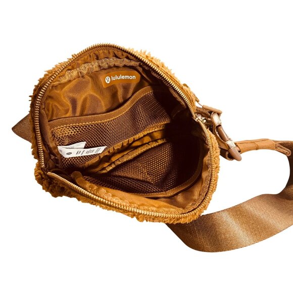 Lululemon Everywhere Sherpa Fleece Crossbody Belt Bag Burnt Caramel - Picture 8 of 9
